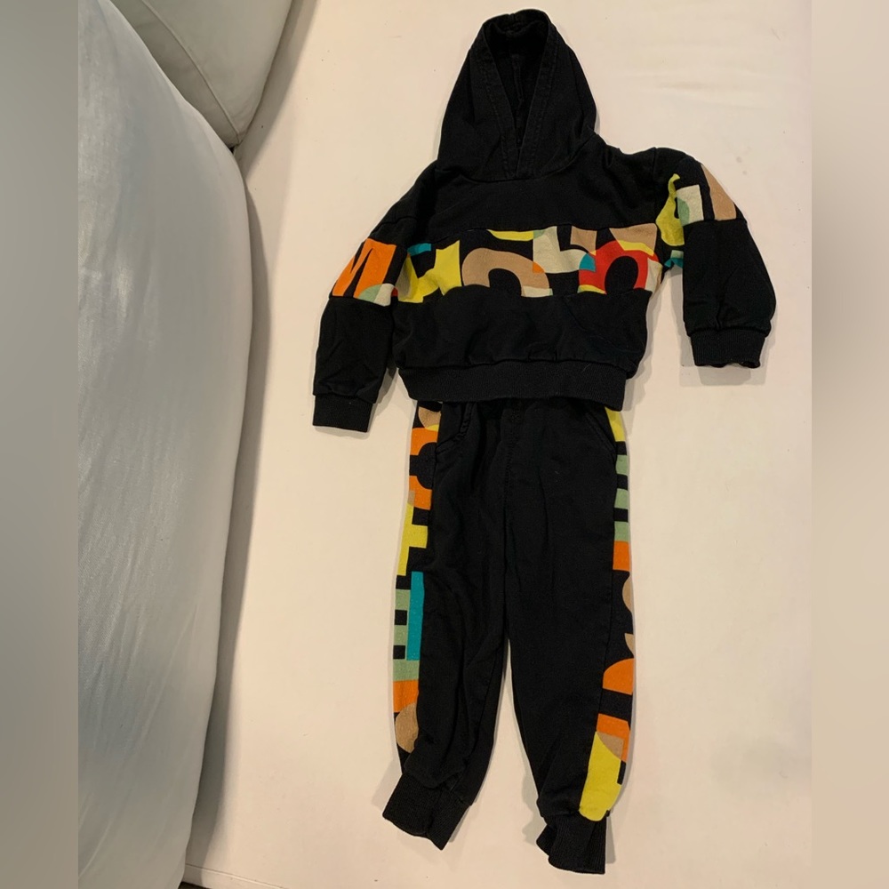 Cute urban style sweatsuit 3T